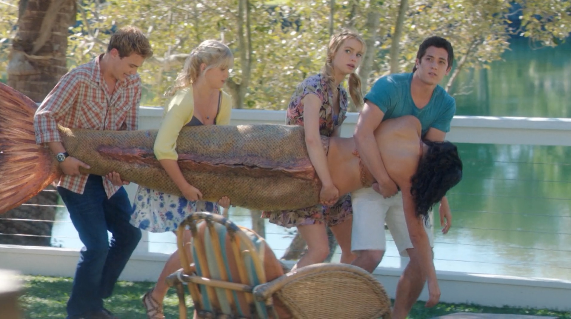 Mako Mermaids: Moon Ring 2, S1 E17  Zac finds a moon ring and because he  doesn't know what it is, he gives it to his girlfriend Evie as a surprise.  Now